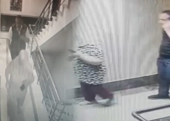 İstanbul'da 'Sahte Polis' Vurgunu: Bakıcının Gitmesini Bekleyip 79 Yaşındaki Kadını Soydular