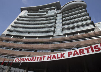 Kurultay Krizinde Yeni Perde: Kongreyi İptal Ettiren Delegelerden CHP Genel Merkezi'ne 'Yapamazsınız' İhtarı
