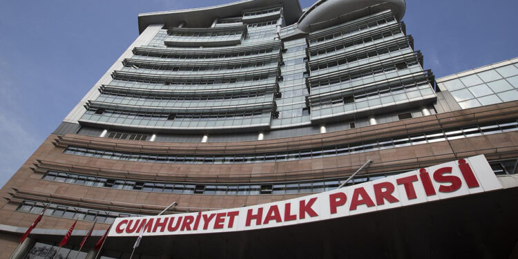 Kurultay Krizinde Yeni Perde: Kongreyi İptal Ettiren Delegelerden CHP Genel Merkezi'ne 'Yapamazsınız' İhtarı