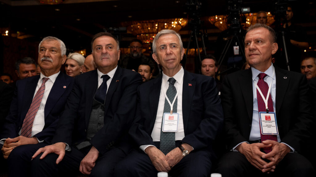 Mansur Yavaş ve Belediye Başkanları Yeni Partiye Geçecek mi? CHP’de İstifa Düğümü