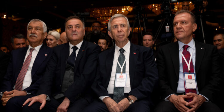 Mansur Yavaş ve Belediye Başkanları Yeni Partiye Geçecek mi? CHP’de İstifa Düğümü