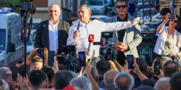 Özgür Özel İzmir'den Seslendi: 'Ya Partimizi Geri Alacağız Ya Yeni Bir Yol Açacağız'