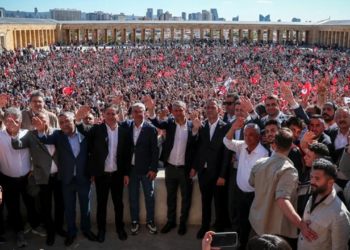 'Özgür Özel Yeni Parti mi Kuruyor? 'Tarihi Netleşti, 106 Vekil Katılacak'  İddiası