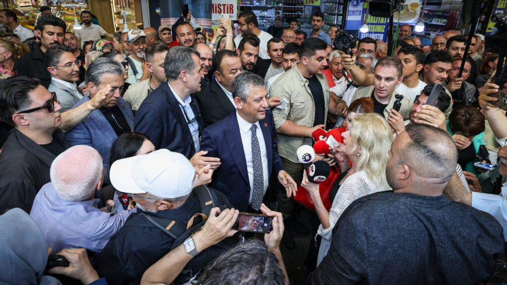 Özgür Özel’den Sürpriz Karar: Geniş Katılımlı Mitingler İptal Edildi, İşte Yeni Yol Haritası