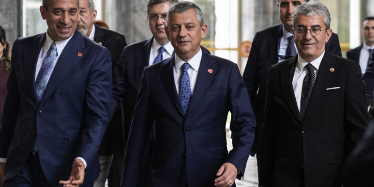 Özgür Özel'den TBMM'ye Gökhan Günaydın Yazısı