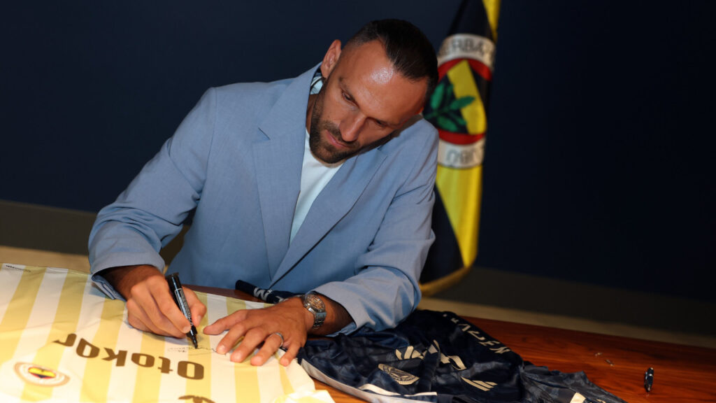 Vedat Muriqi Resmen Fenerbahçe'de