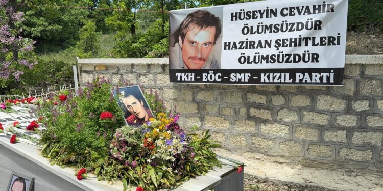 Hüseyin Cevahir mezarı başında anıldı