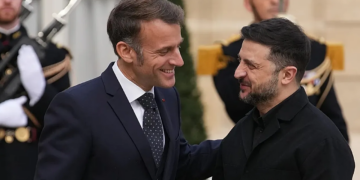 Zirvede Mikrofon Kazası: Macron'la Zelenski'nin Trump Konuşması Gündem Oldu