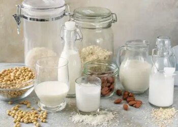 En sağlıklı bitkisel süt hangisi? Yulaf, soya, badem ve bezelye sütünün faydaları ile bilinmeyen zararları