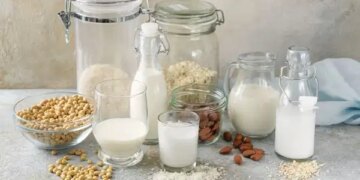 En sağlıklı bitkisel süt hangisi? Yulaf, soya, badem ve bezelye sütünün faydaları ile bilinmeyen zararları