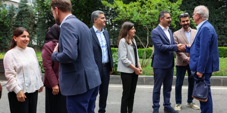 Avrupalı heyetten yerlerine kayyım atanan eşbaşkanlara ziyaret