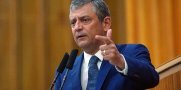 Özel CHP grubunda konuştu: Millet demokratik devleti inşa eder