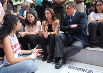 Tülay Hatimoğulları’ndan özel sektör öğretmenlerine ziyaret: Talepler yerine getirmeli