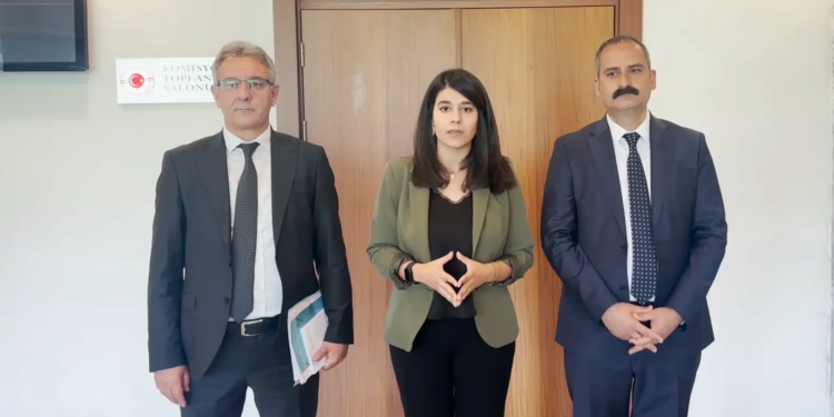 Toplantı sürerken gözaltı: Komisyon üyeleri toplantıyı terk etti