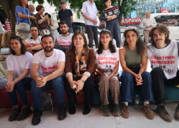 Beştaş’tan öğretmenlere destek: Mücadeleyi beraber yürüteceğiz
