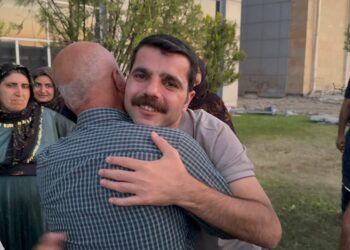 Tahliye olan Çakar Êlih’te kitlesel karşılandı