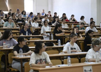 YKS’de hangi eşyalar içeri alınmıyor? YKS’De Saat, kemer, gözlük, su, oje yasak mı?