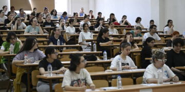 YKS’de hangi eşyalar içeri alınmıyor? YKS’De Saat, kemer, gözlük, su, oje yasak mı?