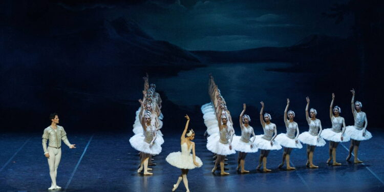 Festival opera ve bale gösterileriyle devam ediyor