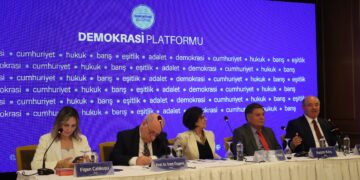 İstanbul’da ‘Adalet Hemen Şimdi!’ paneli: Türkiye belirsizlik fırtınasına sürükleniyor