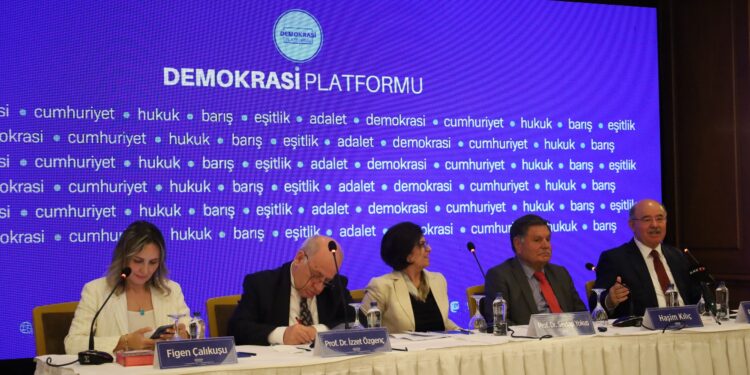 İstanbul’da ‘Adalet Hemen Şimdi!’ paneli: Türkiye belirsizlik fırtınasına sürükleniyor
