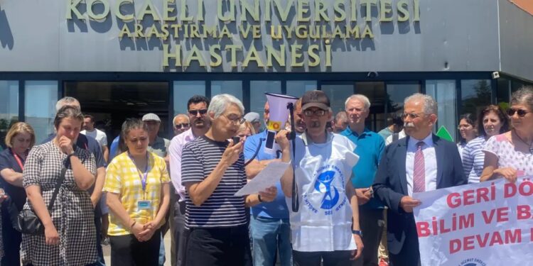Barış Akademisyeni Zelal Ekinci görevine iade edildi