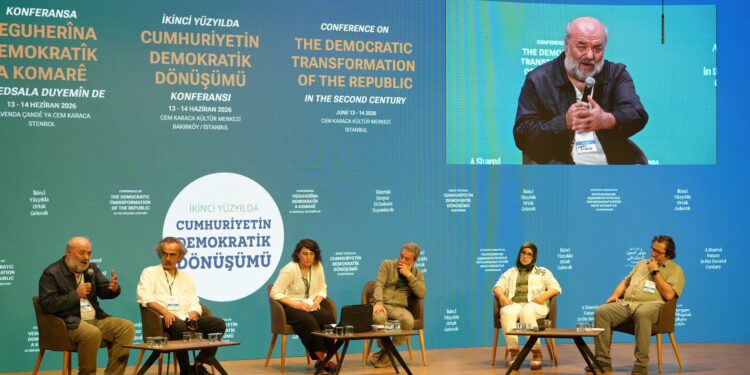Konferansta ilk gün sona erdi: ‘Kimin Cumhuriyeti, Nasıl Bir Gelecek?’ forumu yapıldı