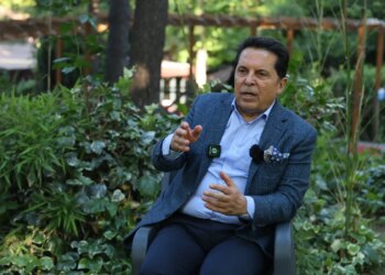 Ahmet Özer: Barıştan başka yol yok, güven verici adımlar atılmalı
