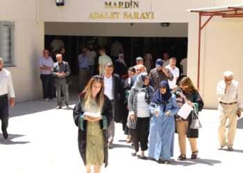 Qoser’de 3 kişilik ailenin öldürülmesi davasında 2 sanık tahliye edildi