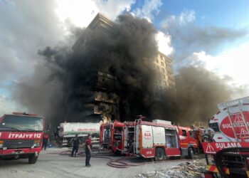 Riha’nın Karaköprü ilçesine 10 katlı binada yangın