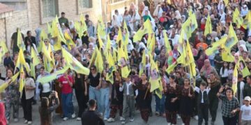 Rojava halkı Abdullah Öcalan’ın fiziki özgürlüğü için yürüdü
