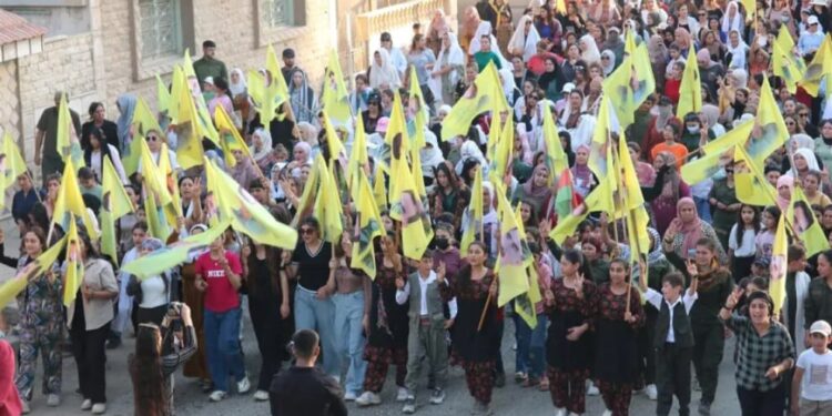 Rojava halkı Abdullah Öcalan’ın fiziki özgürlüğü için yürüdü