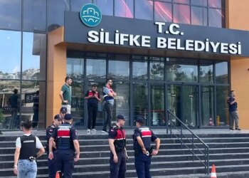 Adalar ve Silifke belediye başkanları görevden uzaklaştırıldı
