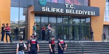 Adalar ve Silifke belediye başkanları görevden uzaklaştırıldı