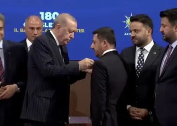 Üç belediye başkanı AKP’ye katıldı