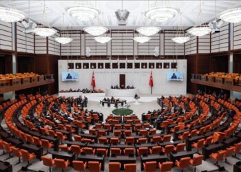 10 vekilin dokunulmazlık dosyası komisyona gönderildi