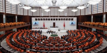 10 vekilin dokunulmazlık dosyası komisyona gönderildi