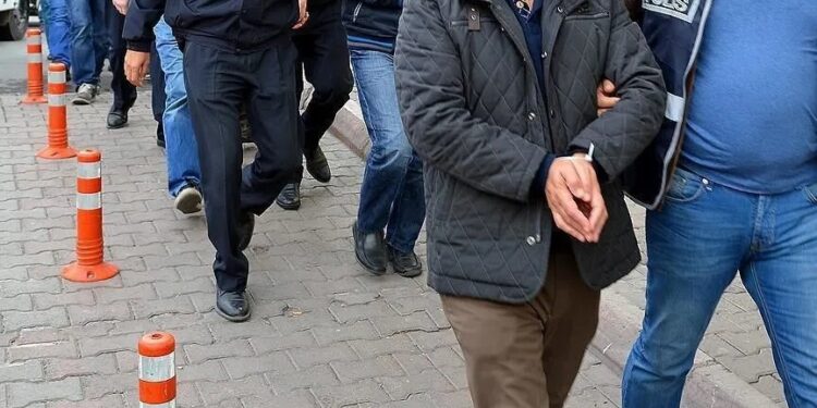 32 şirkete el konuldu, 37 kişiye gözaltı