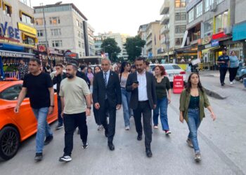 Açlık grevindeki öğretmenlere polis engeli: DEM Parti’den destek