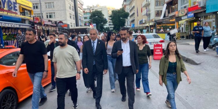 Açlık grevindeki öğretmenlere polis engeli: DEM Parti’den destek