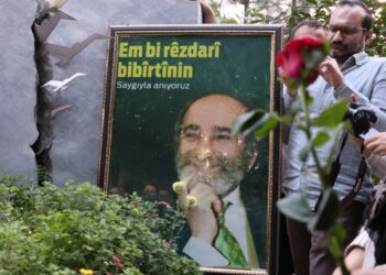 Orhan Doğan mezarı başında anıldı: Barışa adanmış bir ömür