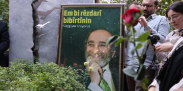 Orhan Doğan mezarı başında anıldı: Barışa adanmış bir ömür