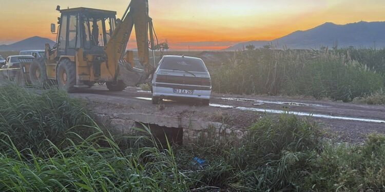 Tarım işçilerinin otomobili devrildi: 3 ölü, 4 yaralı