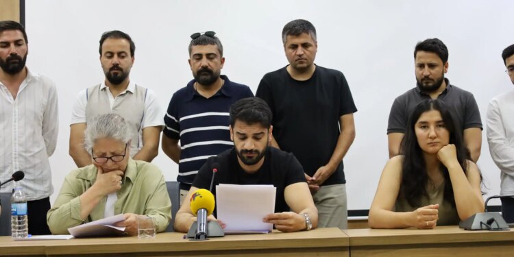 Wan cezaevleri raporu: Hastalar tedavi edilmiyor, Kürtçe kitaplara el konuluyor