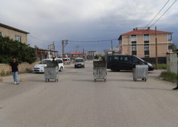 Wan’da 7 yaşındaki çocuğun ölümüne mahallelilerden tepki: Yolu trafiğe kapattılar