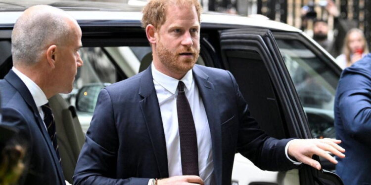 Kraliyet Ailesi’nde sular durulmuyor: Prens Harry, Buckingham Sarayı’na davet edilmedi