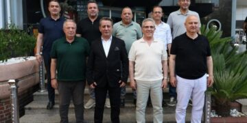 Aydın’da 10 belediye başkanı CHP’den istifa ederek YENİ Parti’ye geçti