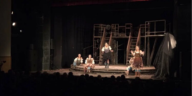 İstanbul Devlet Tiyatrosu, ‘Lysistrata’ oyunuyla Kosova’da sahne aldı