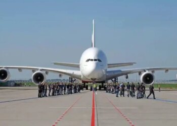 Havacılıkta yeni dönem başlıyor: Dünyanın en büyük yolcu uçağı baştan aşağı yenileniyor