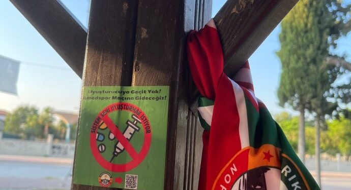 Amedspor taraftar grubu Barikat Adana’dan uyuşturucuya karşı farkındalık çalışması